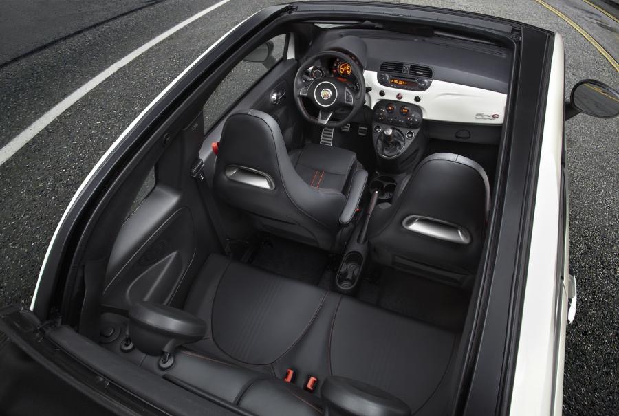 Интерьер Abarth 500C 2013 года  (NA) (фото 22 из 46)